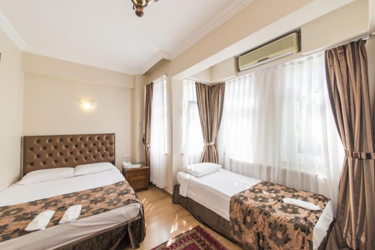 Standard Triple room