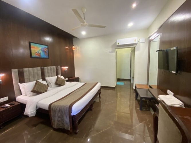 Deluxe Double room with pool view