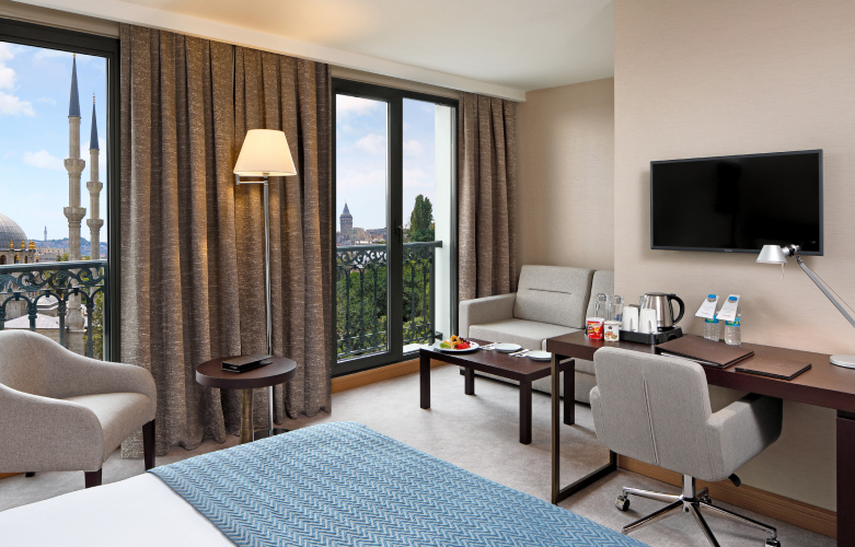 Deluxe Double room with city view