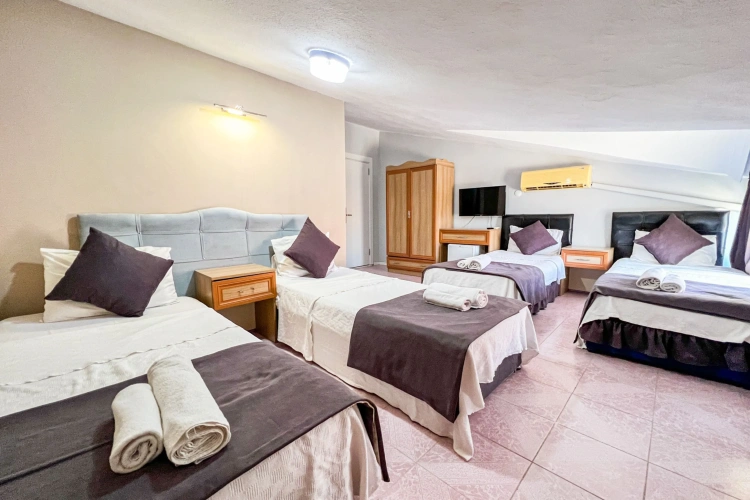 Classic Quadruple room