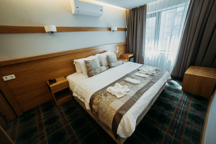 2 Bedrooms Apartment with city view