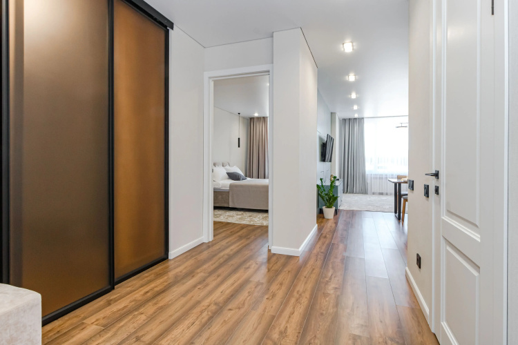 Na Ulitse Tole Bi 28/1 Flat