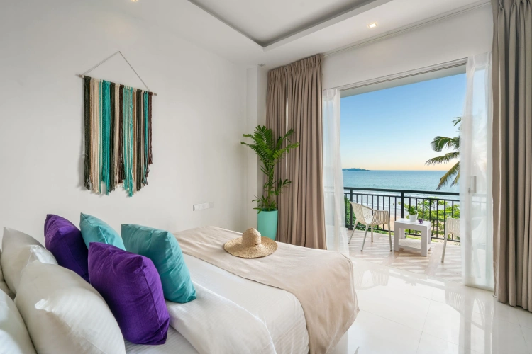 Deluxe room with balcony and beachfront