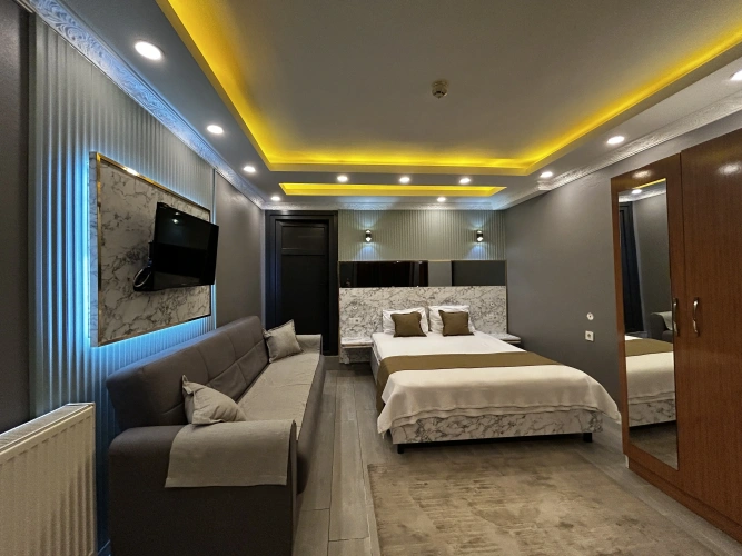Standard Quadruple room with view