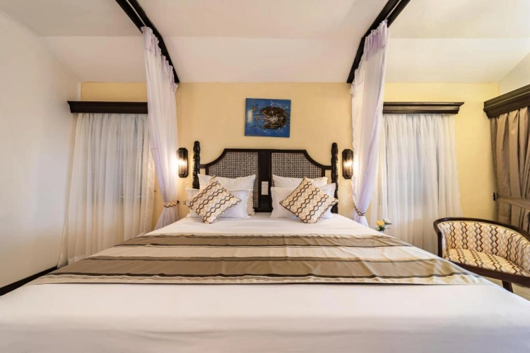 Superior room with balcony and with pool view