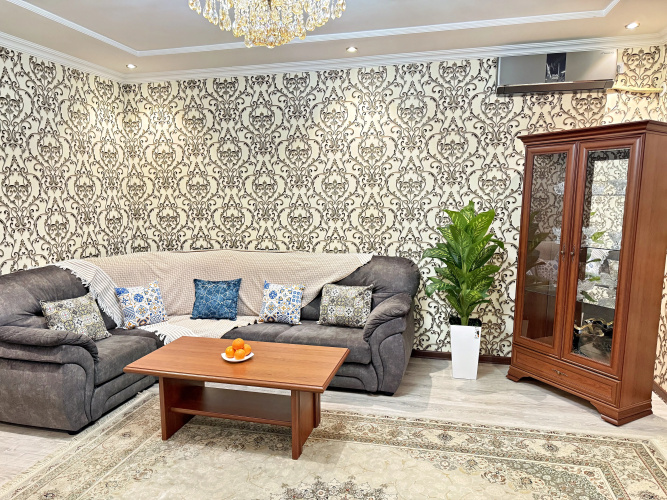 Ulitsa Sadyka Azimova 63 Flat