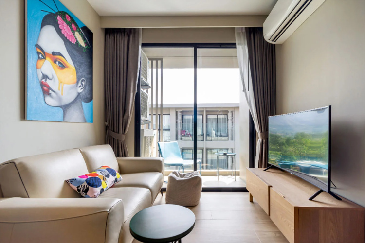 Diamond Condominium by Alexanders Apartments