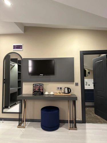 Deluxe Triple room with city view