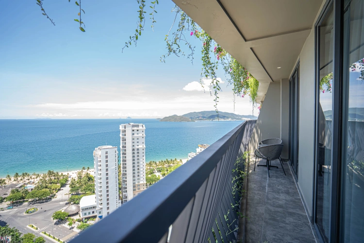 2 Bedrooms Quadruple Suite with balcony and with view