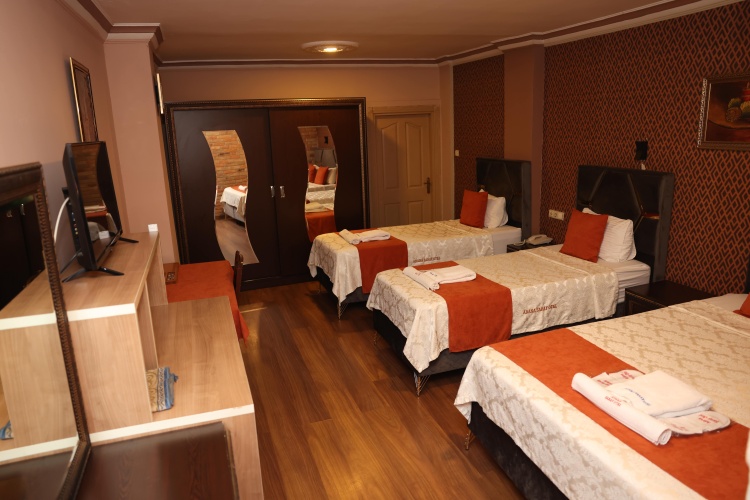 Standard Quadruple room with view