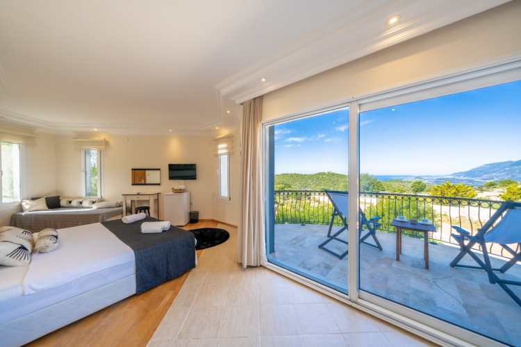 Deluxe Triple room with balcony and with view