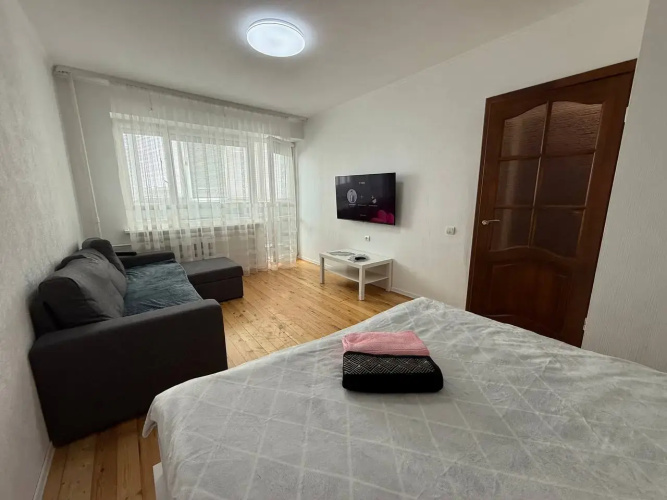 V Tsentre Bresta Flat