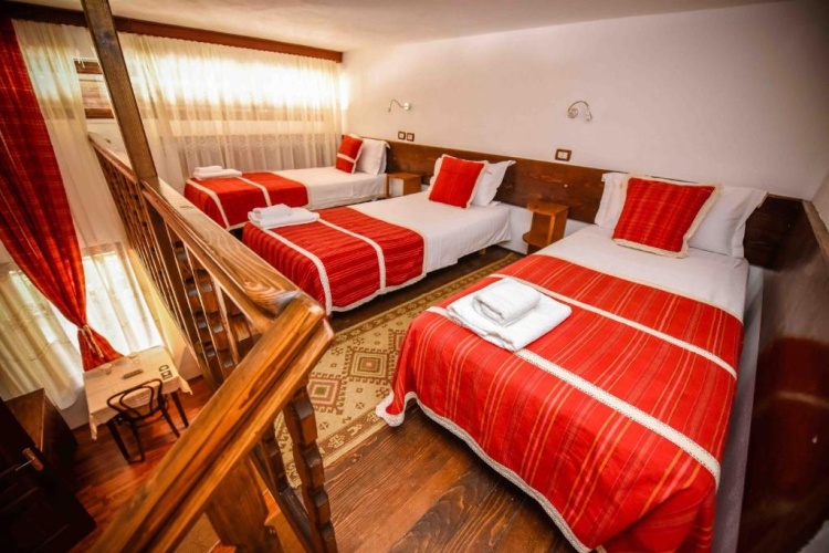 Standard Triple room