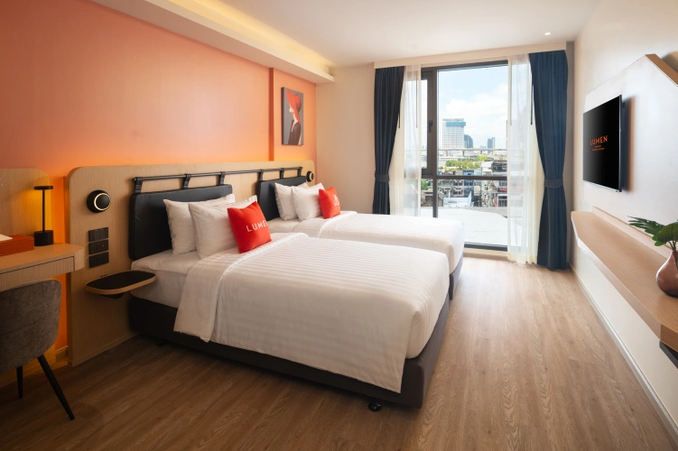 Lumen Twin room with city view