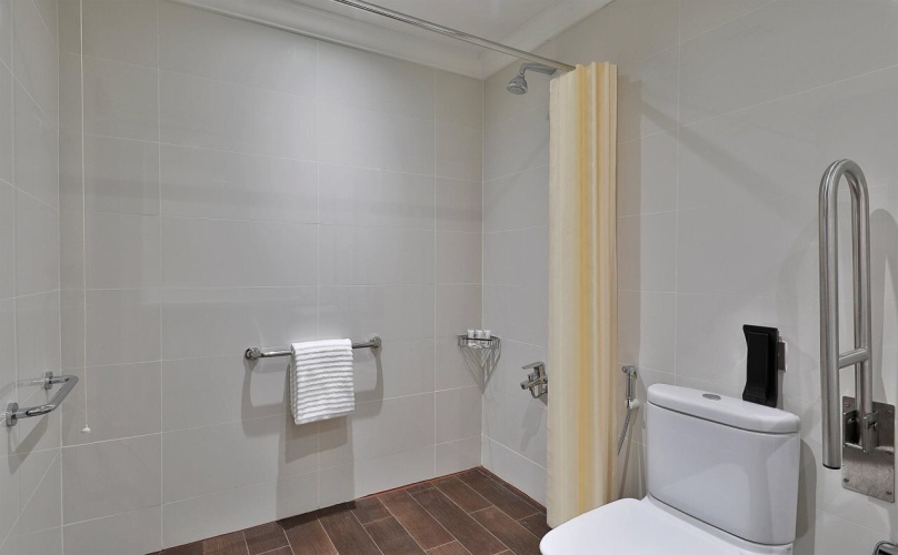 Le Meridien Mina Seyahi Beach Resort & Marina photo 33
