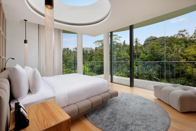Villa with balcony and with river view