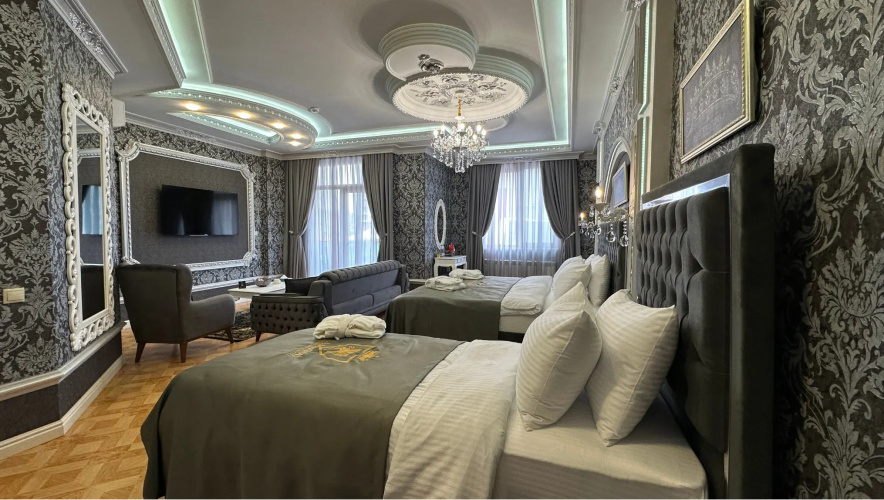 Family Suite with balcony and with city view
