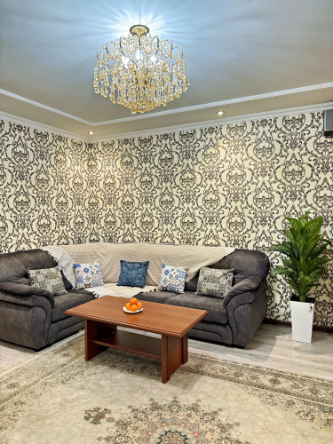 Ulitsa Sadyka Azimova 63 Flat