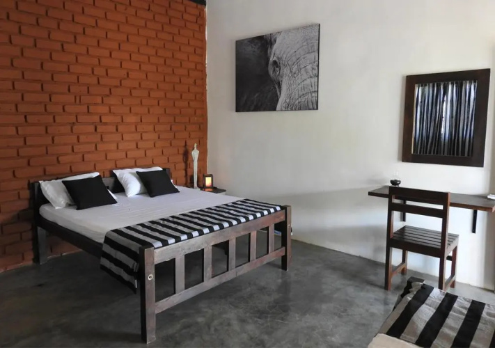 Elephant Pass Hotel