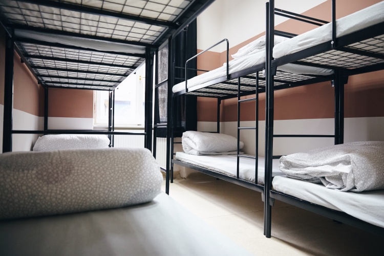 8 Friends Bed in Dorm
