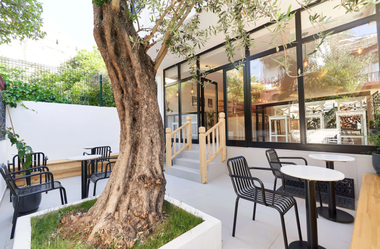 Audo Local Hotel