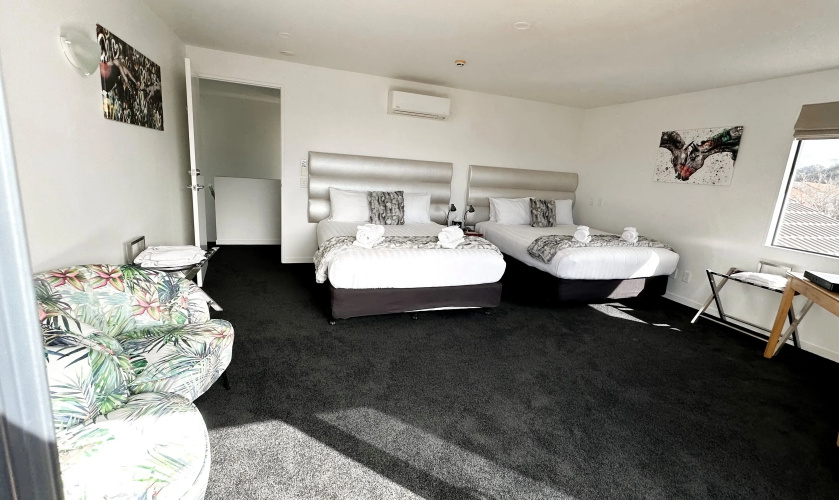 DeLorenzo's Studio Apartments Apartment Hotel