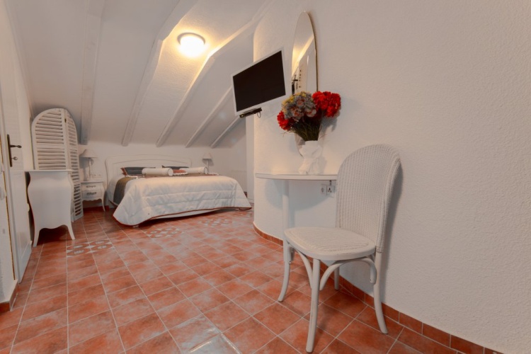 4 Bedrooms Villa