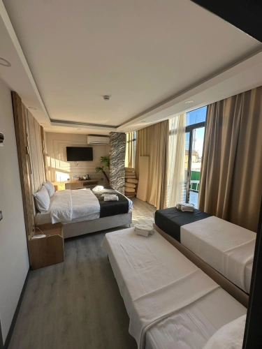 Deluxe Triple room with view