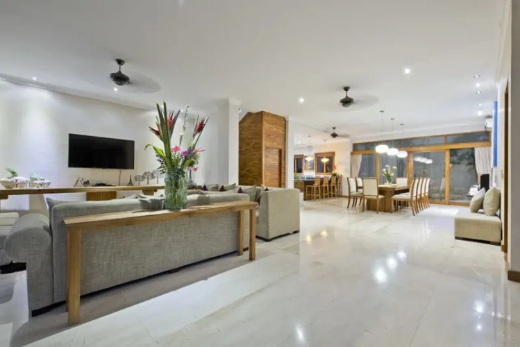 4 Bedrooms Duplex Suite with balcony and with view