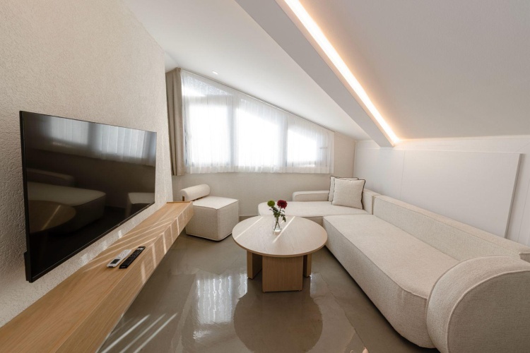 Roof Flat with balcony