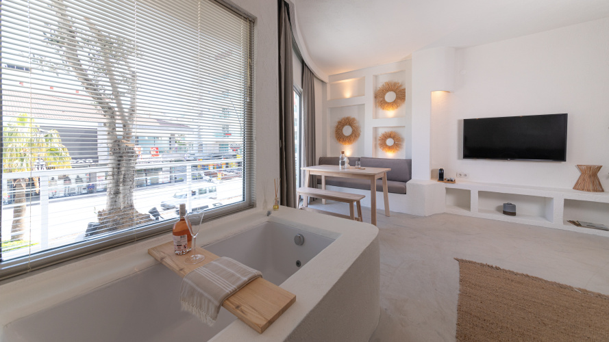 Superior Quadruple room with balcony and with city view