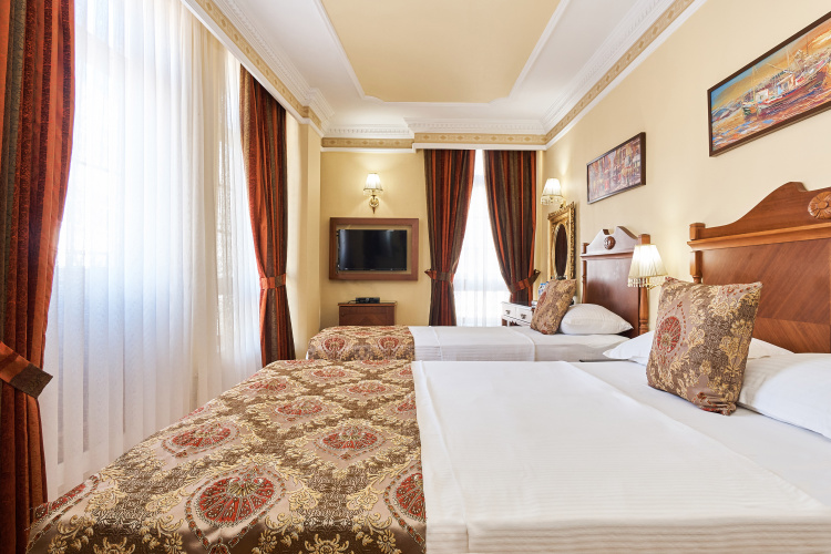 Standard Triple room