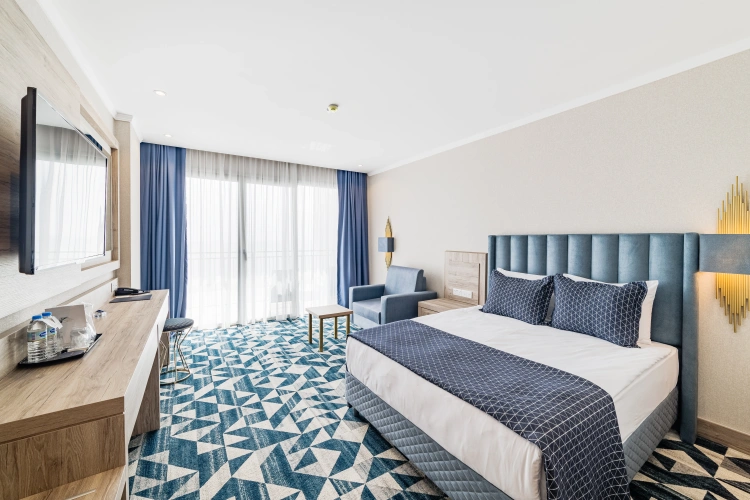 Standard Double room with balcony and with partial sea view