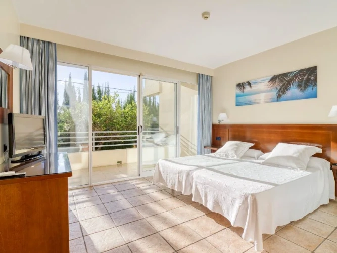Standard Twin room with balcony