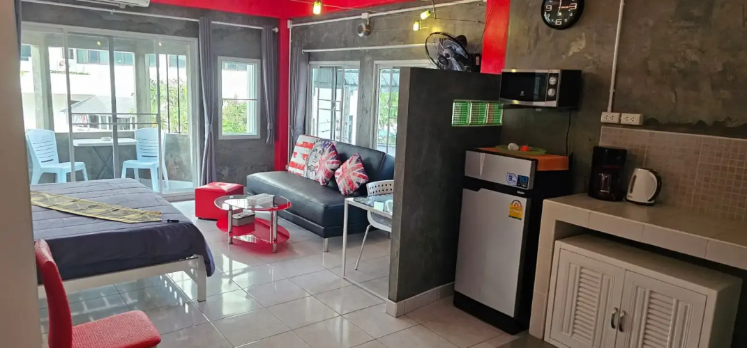Suites & Gym Karon Apartments