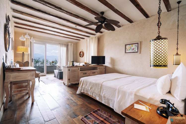 Queen Double Suite with view