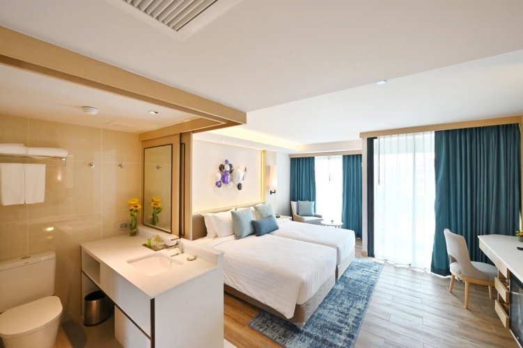 Superior Double room with balcony and with city view