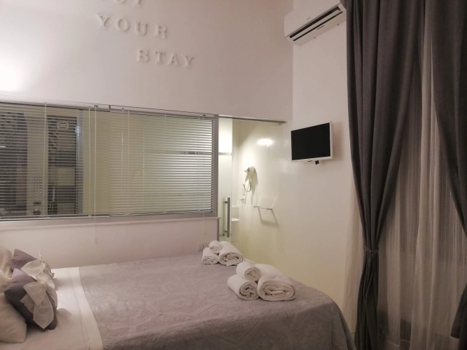 White Room Mini-Hotel