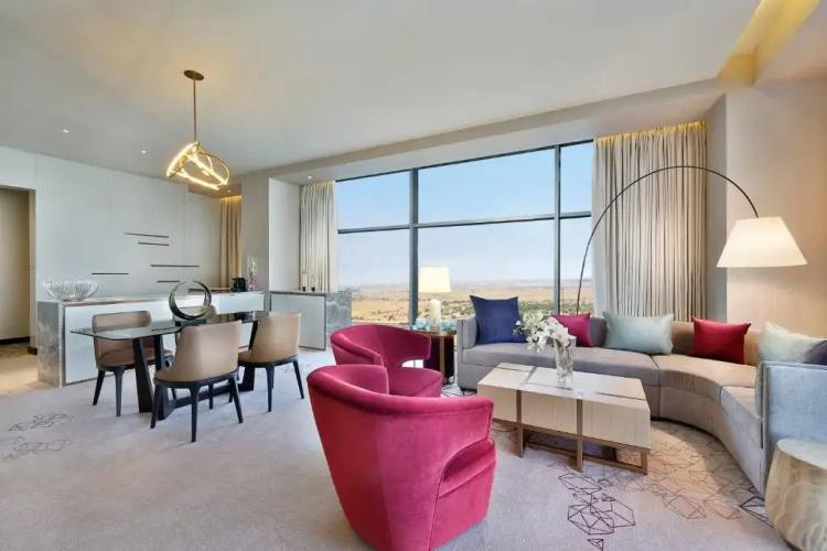 AlRayyan Hotel Doha, Curio Collection by Hilton