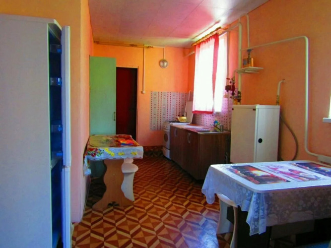 Фотография номера Коттеджа Частный дом С двумя спальнями и крыльцом с садовой мебелью