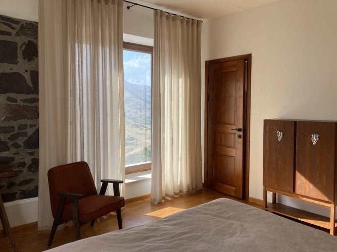 Standard room with mountain view