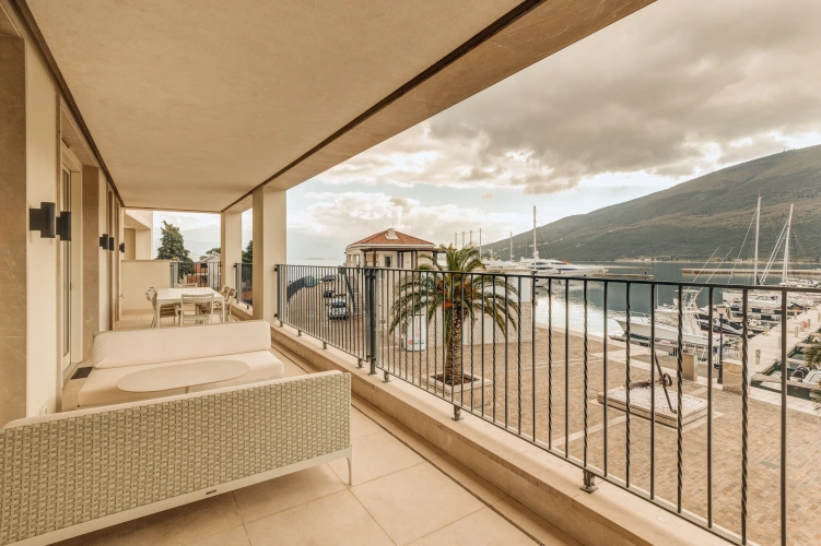 Castelnuovo Sextuple Suite with balcony and with sea view