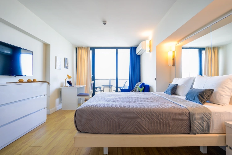 Comfort Triple room with balcony and with sea view