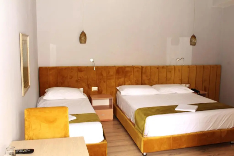Theranda Hotel