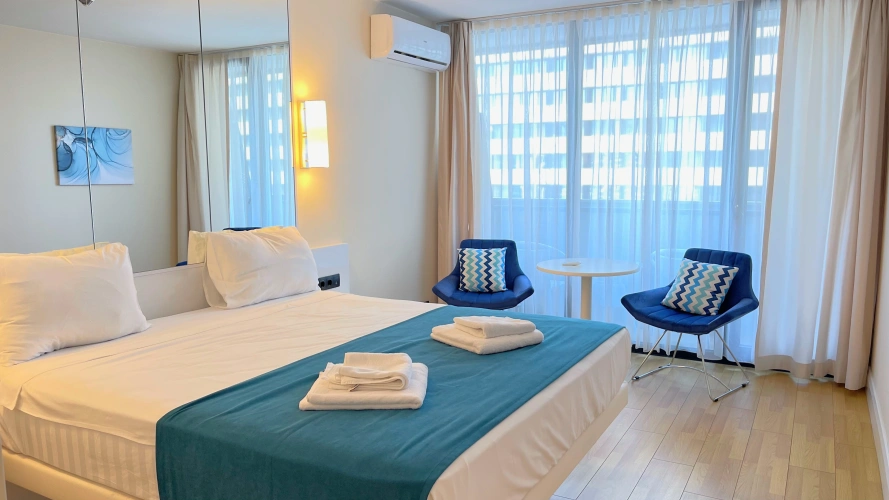 1 Bedroom Deluxe Suite with balcony and with partial sea view
