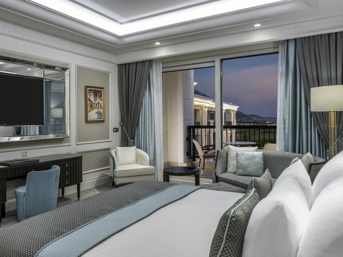 Deluxe Triple room with balcony and with partial sea view
