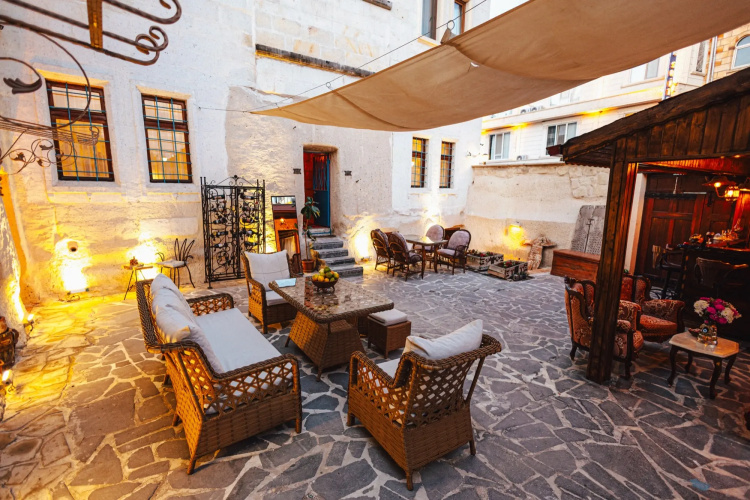 Young Cave Hotel