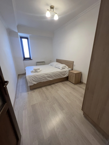 Фотография номера квартиры Квартира A two-bedroom apartment with a living room and a balcony in the city center.