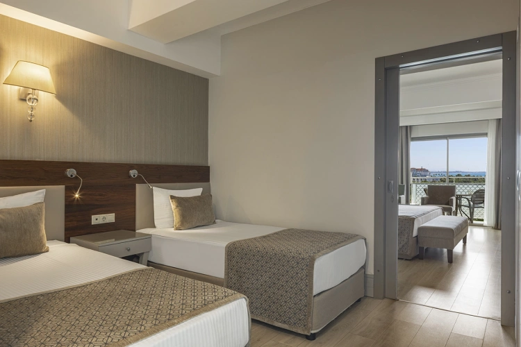Family Quadruple room with balcony and with sea view