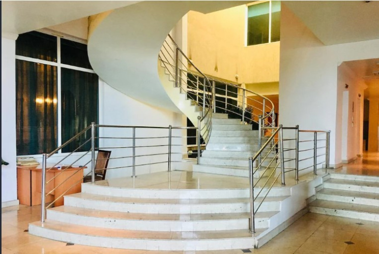 Peninsula Towers Hotel